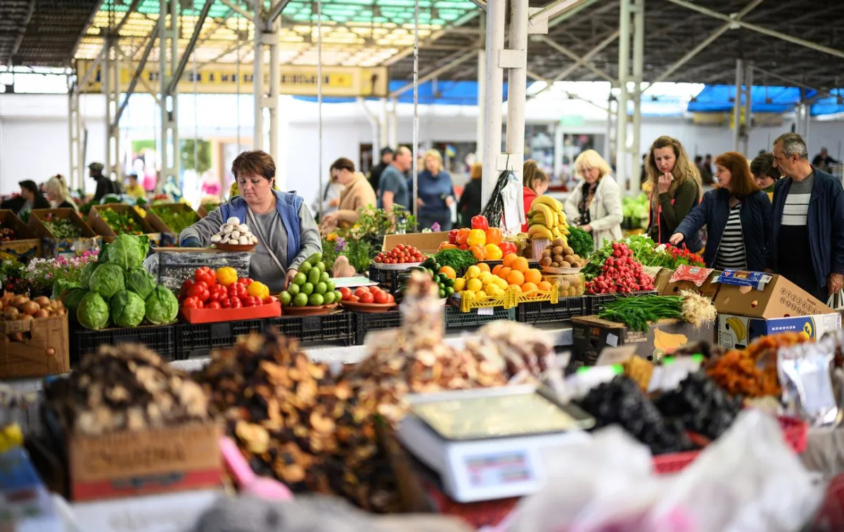 Ціни на овочі та фрукти впали вдвічі: які продукти подешевшали в Україні